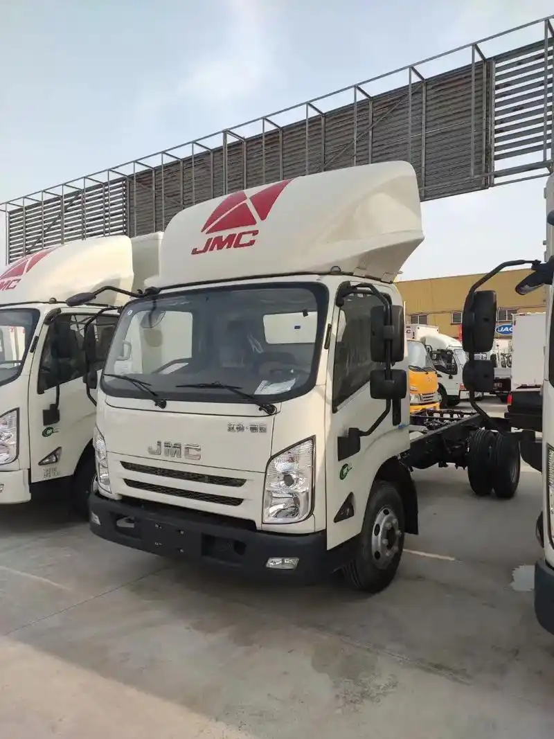 3米厢式货车或者高栏 搭载江铃福特152马力重载版发动机,6挡变速箱,7