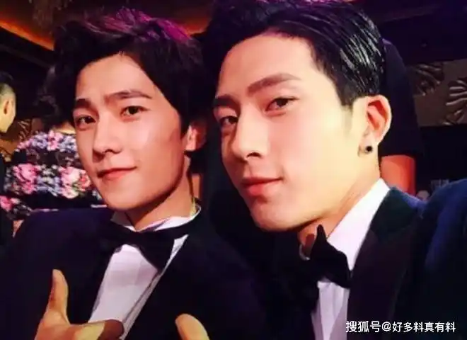 井柏然和窦骁长得像吗 两个人的眉眼脸型都十分相似