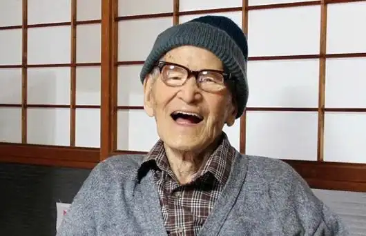 五十岁后,长寿老人才有的八个特征,若占四个以上,做百岁老人