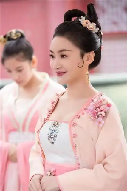 朱元璋于洪武二十六年册封的李贤妃,葛丽妃,刘惠妃先前的位分都是美人