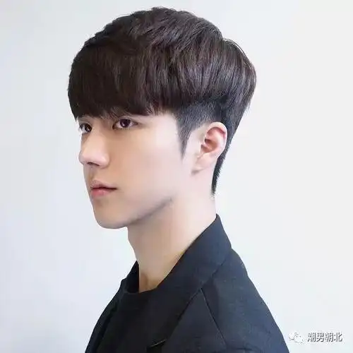 8款"高发际线"男生发型,修饰脸型,随便剪一款都能提升帅气