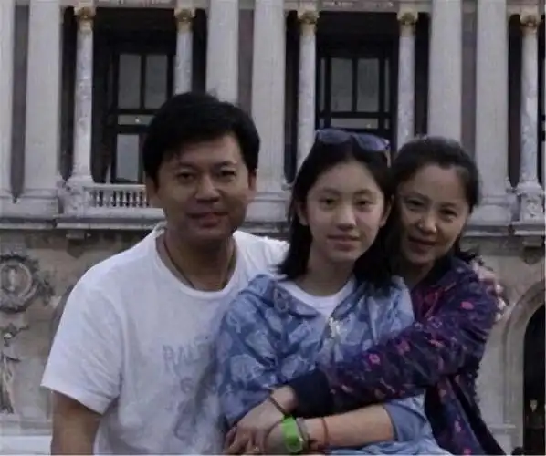 回顾演员何政军:我这辈子最正确的决定,就是娶了一个