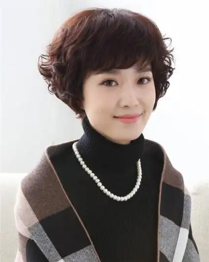 中年女士最近有很多白发,该怎么保养?_建真传媒