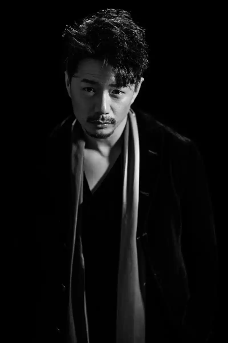 段奕宏爆时尚大片 眼神沉静深邃_高清图集_新浪网