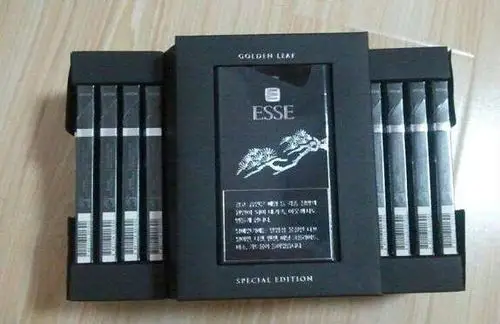 爱喜(银松)全称esse银松3mg中国版,因外盒包装主色调为黑色,被烟民