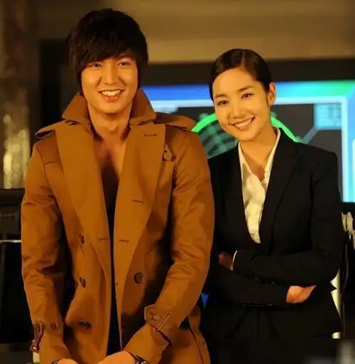 与女友相恋3年分手的他,再因发福登热搜,网友:颜值下降好明显|朴敏英