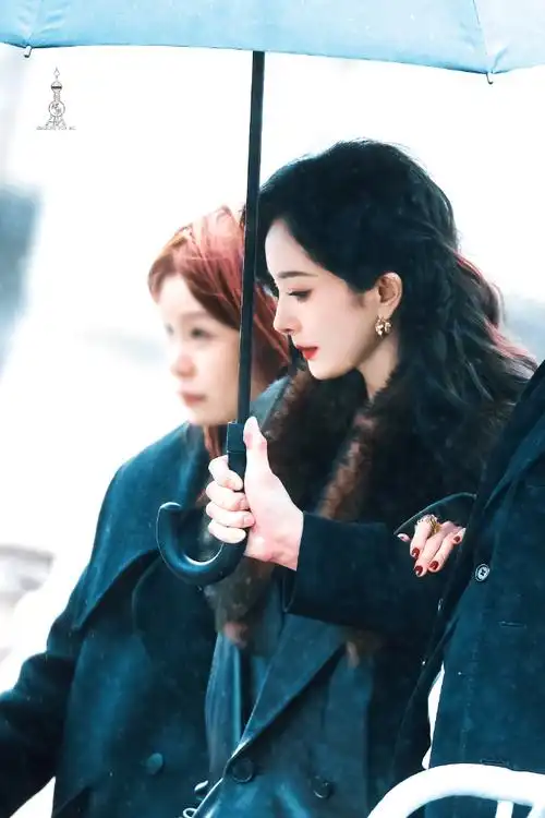 杨幂##杨幂总裁出街##杨幂工作室的审美