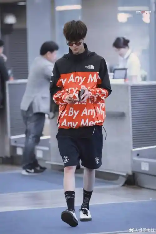 步步狙心的爱豆#王一博走路粉在哪里 速来集合能走出这么拽的感觉也