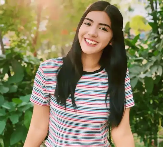 墨西哥少女中的"萝莉风"多元素裙类穿搭遮肉显高挑_女人_风格_苏梅尔