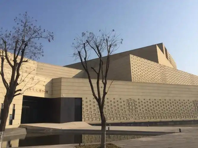 从淄博市区张店区往这里来的话,齐文化博物馆算是一个路途比较远的