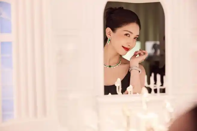 江疏影春日桃花妆