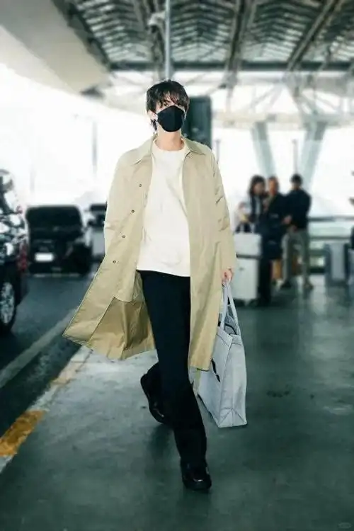 8米,能不能把风衣穿好看?看看陈坤和刘昊然!