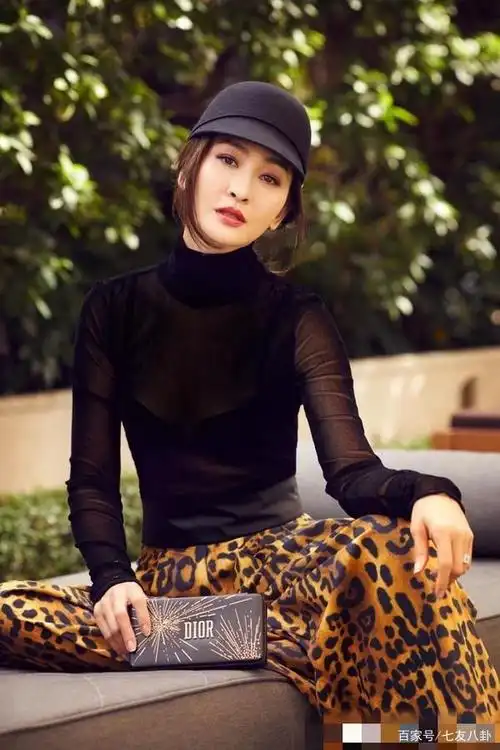 香港第一名模周汶锜,前半生曾多么的潇洒,现状却委曲求全?