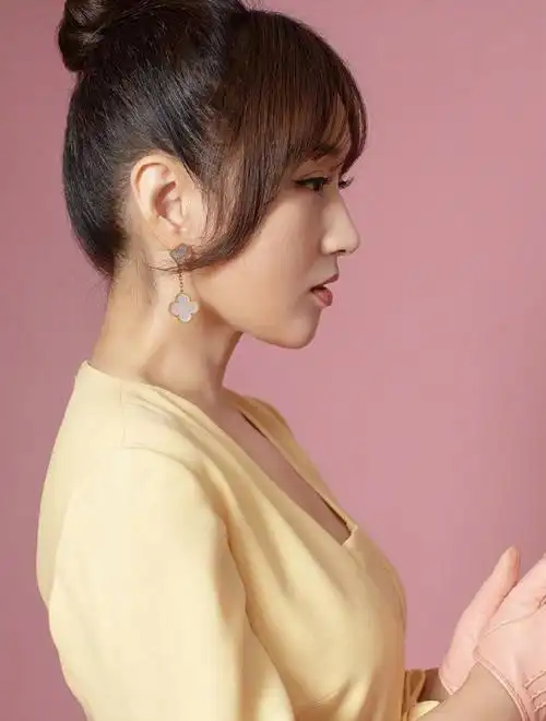 杨钰莹高清俏丽美照惊艳迷人