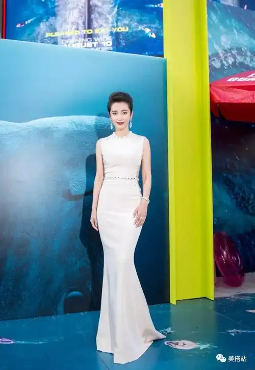 电影巨齿鲨北美首映式鲁比洛斯c位抢镜李冰冰优雅大方