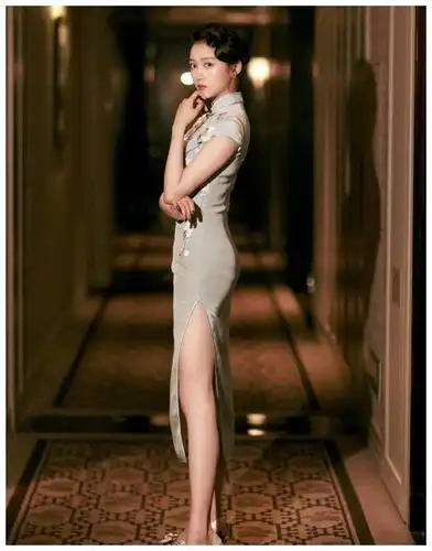 女星旗袍装:迪丽热巴 关晓彤 郑爽 李沁 古力娜扎 刘诗诗 杨幂