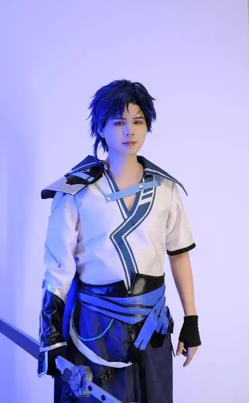 "剑指的方向,就是天才的故乡" 大家觉得@久久哲哲 cos的东方曜怎么样