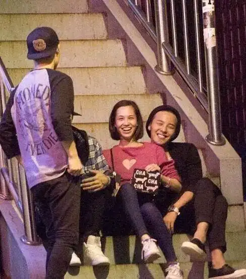 权志龙的审美好统一三个女友都是厌世脸小松菜奈更胜一筹