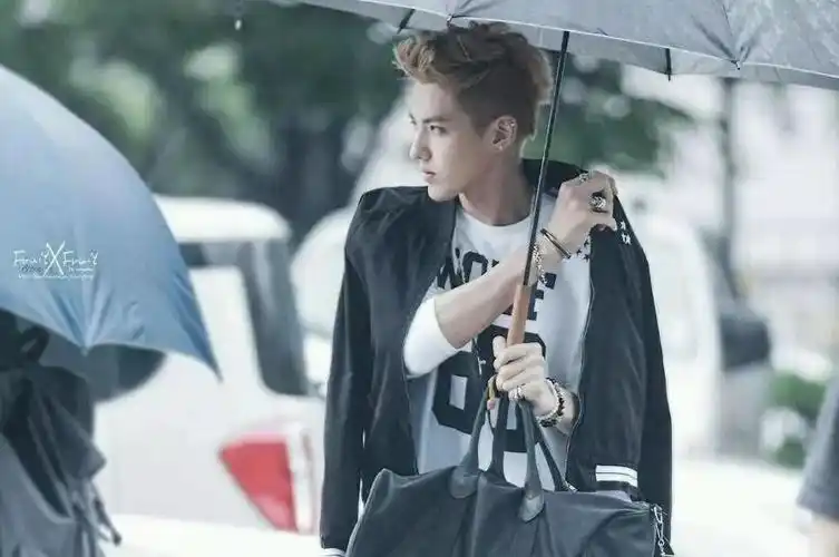 晴天也好雨天也罢只想跟你一起站在伞下