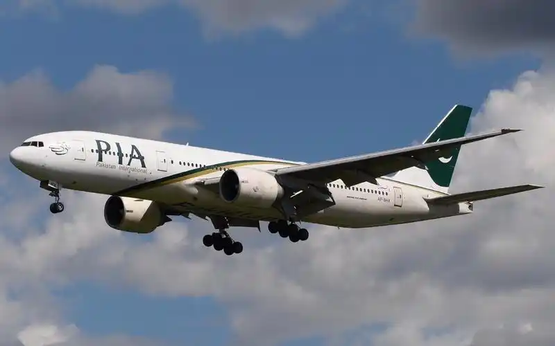 「4k60p」巴基斯坦航空波音777-200er ap-bhx午后降落首都机场跑道01