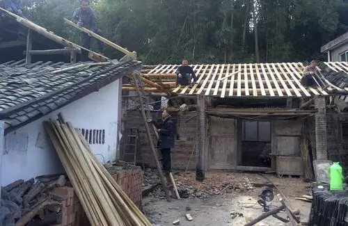 《脱贫攻坚暖人心》之6《危房改造》—2017年12月8日拍摄于四川省洪雅