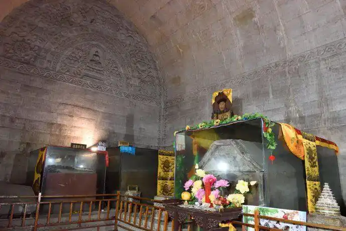 1975年,专家清理裕陵时,发现一棺材竟会"走动",至今是谜