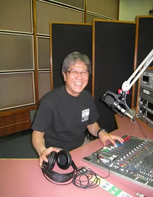 83岁金牌司仪何守信罕见露面容颜不老50年没变曾恋汪明荃