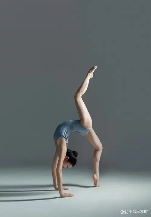 舞蹈老师靓丽的舞姿