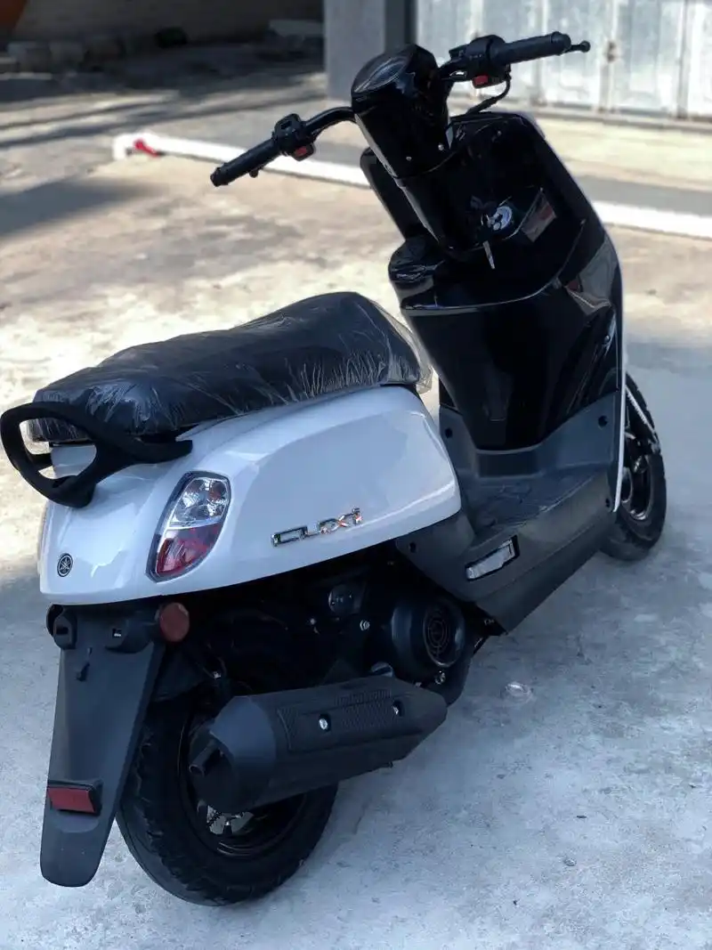 适合新手女生开的踏板车,赶紧叫朋友过来看 最新到货 国四雅马哈酷奇