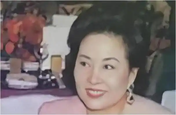 赌王二太去世,14岁嫁给何鸿燊,年轻时候明媚动人