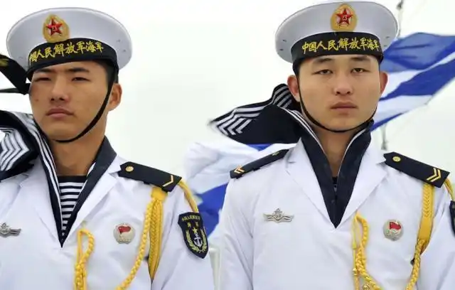 为什么中国海军水手帽上都有两条飘带? 没想到还有这样的作用_安科网
