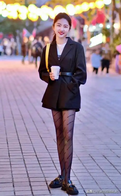 上海女生是真会穿满大街下身失踪装回头率高又洋气时髦