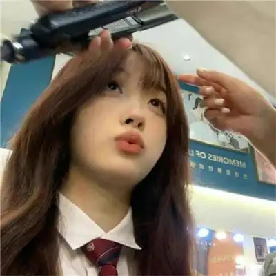 很有生活气息的不像网图的头像女 看上去很真实的网恋女生头像