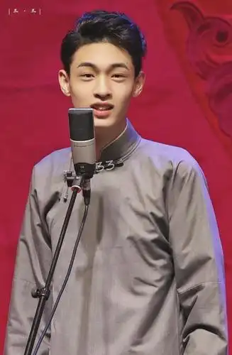 德云社秦霄贤,开着玛萨拉蒂一个月拿700工资少宝藏男孩