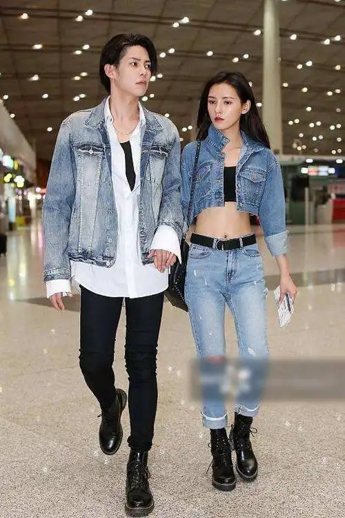 张予曦和男友陈柏融情侣装秀恩爱,牛仔装秀蛮腰甜蜜牵手撒糖