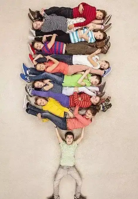 集体照这样拍,才有意思|毕业照|借位|写真_网易订阅