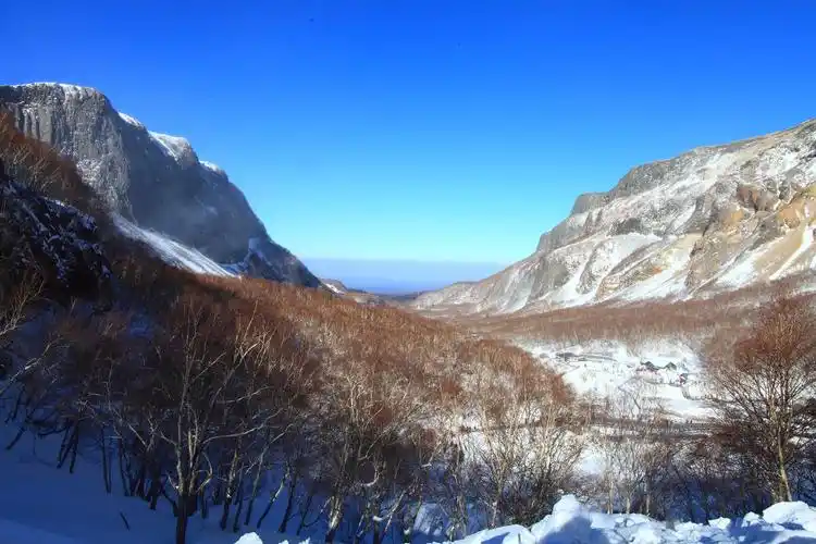 长白山冬季风光雪景图集.大雪冰封,大风卷着冰雪扑面而来