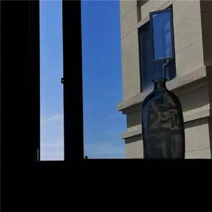 伤感图片2021最新新微信背景图 不动声色的体贴和偏袒更让人沦陷下载