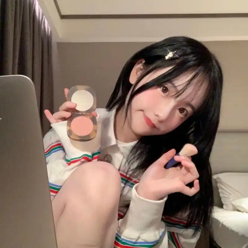 女生头像/we chat36 92文案: 十六岁的时候 带着满身的茉莉花香 和