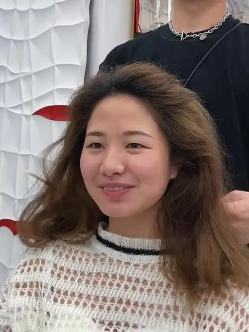 自然卷 沙发 圆脸适合的发型 自然卷必备