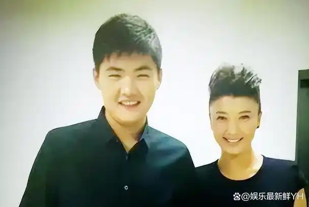 很多人仍然认为闫学晶和她的前夫林越依然是夫妇,而她与马明东之间的