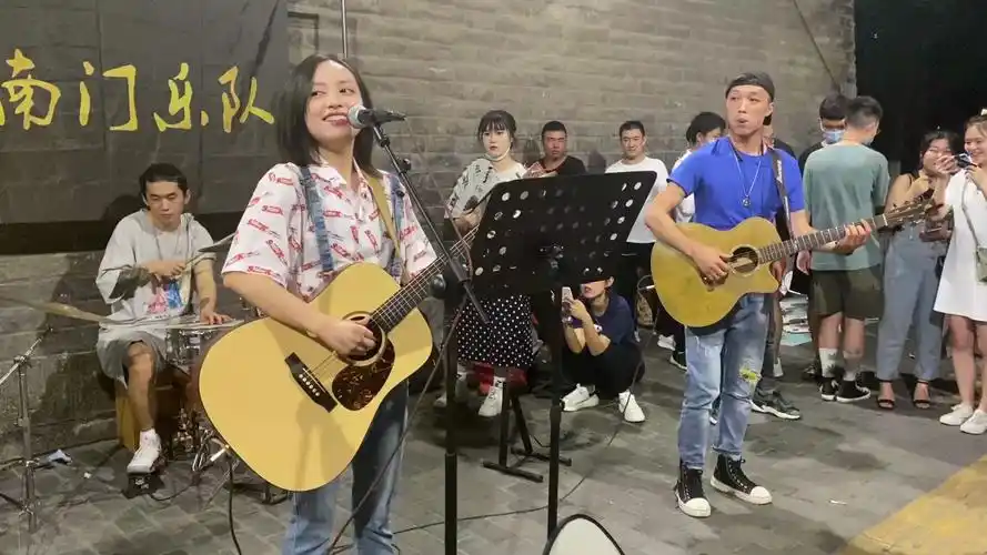 西安乐队一家亲,网红韩小九客串南门乐队献唱《别找我麻烦》