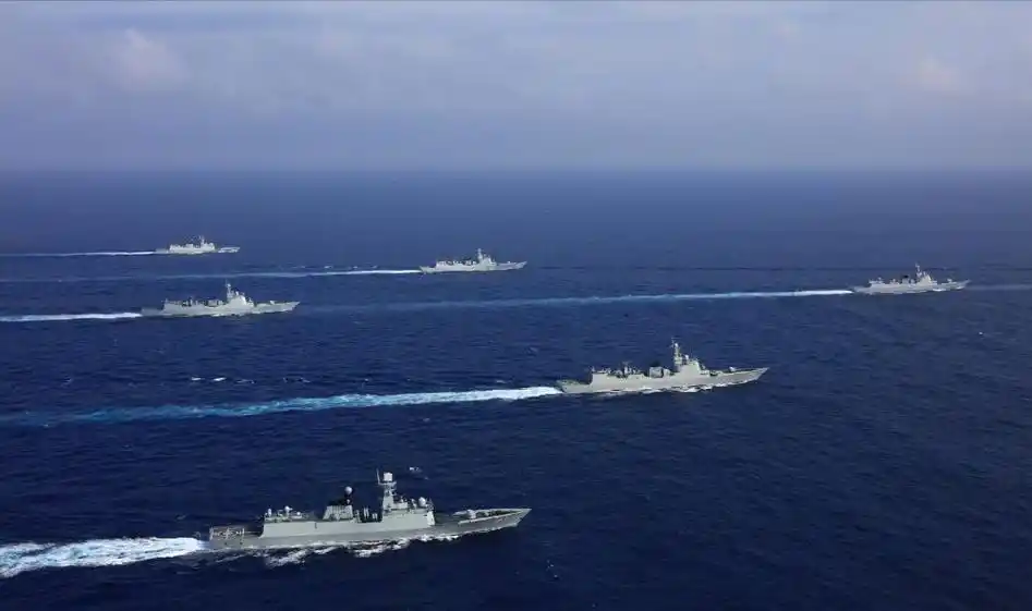 美发布南海军演照,中国军舰霸气现身,摄影师无法避开拍摄身影!