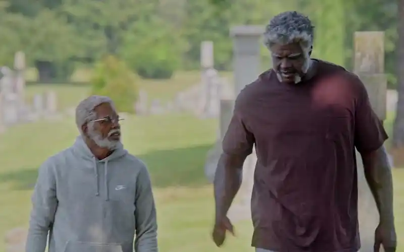 【德鲁大叔】预告 奥尼尔和欧文扮演老人暴虐年轻小伙.