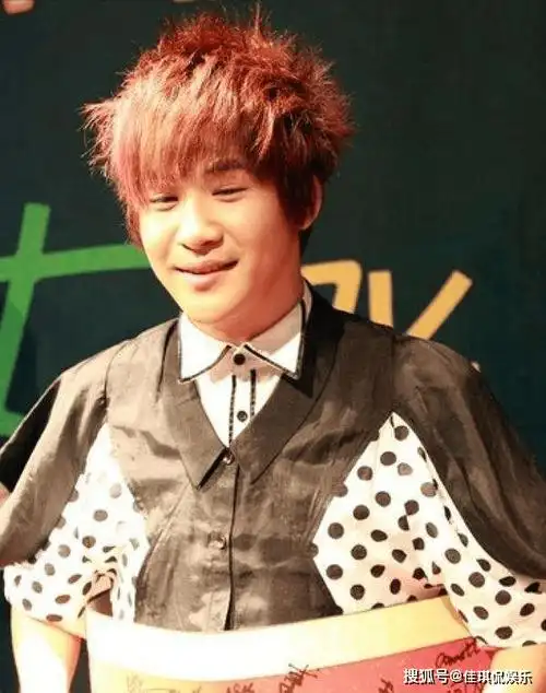 原创人间清醒大张伟坚持与队友五五分账回绝黄小蕾专宠胖妻子