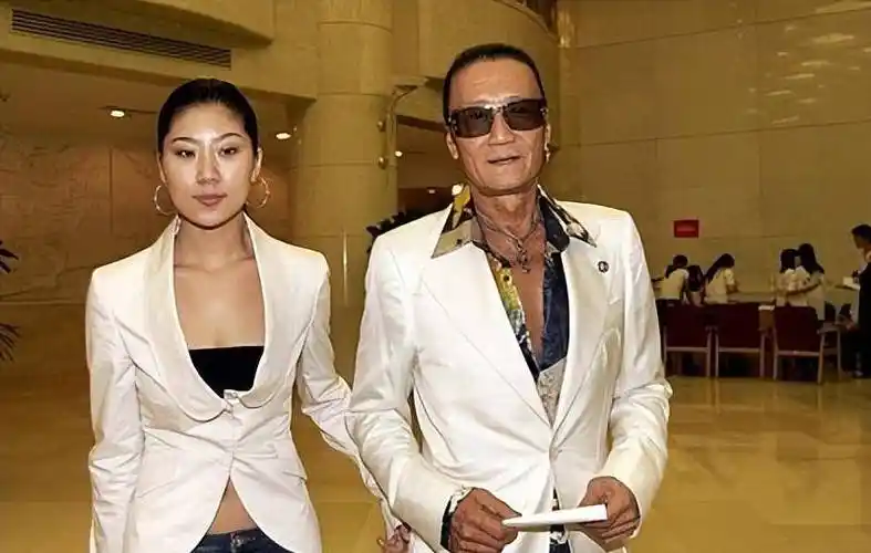 被谢贤养了12年,用青春换来2000万,如今38岁的coco怎么样了?