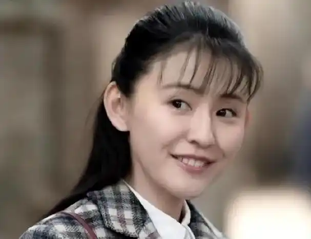 虽然这部剧在央八播出时的剧情稍显狗血,但是其出色的收视率和成绩却