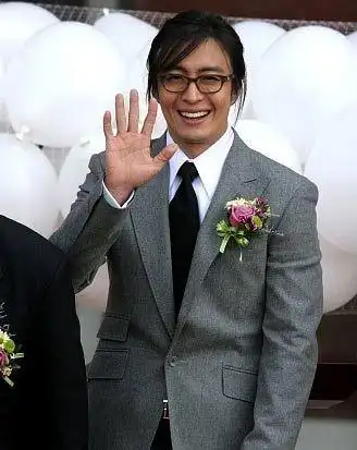 裴勇俊进军餐饮业 豪掷两亿上海香港开餐厅(图)