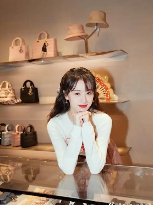 袁冰妍圣诞树精美照片