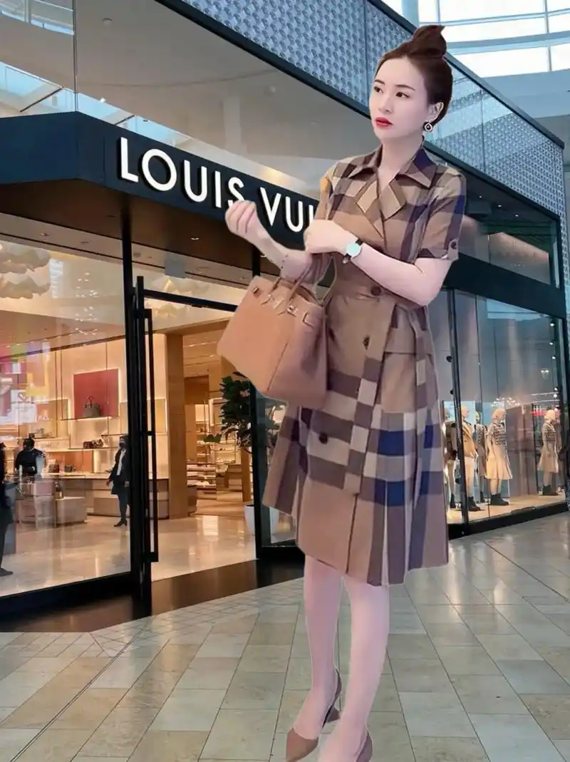 这款格子连衣裙属英伦风尚的经典百 - 抖音